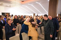 Vjosa Osmani nga Vitia: Gratë e forta dhe frymëzuese e bëjnë vendin më të mirë çdo ditë Vjosa Osmani nga Vitia: Gratë e forta dhe frymëzuese e bëjnë vendin më të mirë çdo ditë