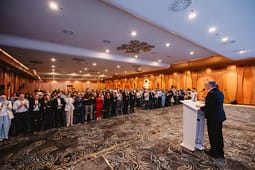 Hamza para qindra mësimdhënësve: Mësuesit meritojnë paga më të larta, dinjitet dhe vlerësim të merituar Hamza para qindra mësimdhënësve: Mësuesit meritojnë paga më të larta, dinjitet dhe vlerësim të merituar
