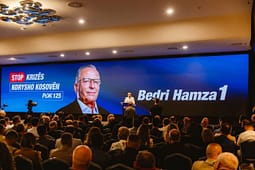 Hamza prezanton programin e PDK-së: 50 për qind rritje pagash dhe pensionesh, 30 milionë euro në vit bursa për studentë Hamza prezanton programin e PDK-së: 50 për qind rritje pagash dhe pensionesh, 30 milionë euro në vit bursa për studentë