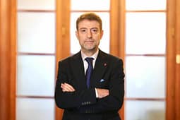 Rusia kërkoi largimin e diplomatëve të huaj nga Kievi, reagon ministri Hoxha: Shqipëria nuk tërhiqet nga mbështetja për Ukrainën Rusia kërkoi largimin e diplomatëve të huaj nga Kievi, reagon ministri Hoxha: Shqipëria nuk tërhiqet nga mbështetja për Ukrainën