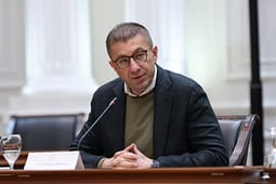 Mickoski: Ligji për lojërat e fatit do të vendos rregull, nuk mundet Maqedonia t’i ngjajë Las Vegasit Mickoski: Ligji për lojërat e fatit do të vendos rregull, nuk mundet Maqedonia t’i ngjajë Las Vegasit