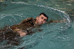 “Best Warrior”, ushtarët shqiptarë fitojnë garën në Gardën Kombëtare të Ushtrisë së Nju Xhersit “Best Warrior”, ushtarët shqiptarë fitojnë garën në Gardën Kombëtare të Ushtrisë së Nju Xhersit