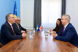 Hamza pret ambasadorin britanik, diskutojnë për zgjedhjet e 7 qershorit Hamza pret ambasadorin britanik, diskutojnë për zgjedhjet e 7 qershorit