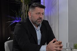 “Po të më quan mua dikush Bekë Serbia, nuk ia fali”, çka po paralajmëron anëtari i AAK-së “Po të më quan mua dikush Bekë Serbia, nuk ia fali”, çka po paralajmëron anëtari i AAK-së