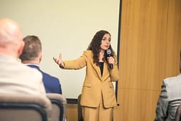 Osmani: Partia në pushtet po urdhëron fyerje e linçime ndaj nënave shqiptare Osmani: Partia në pushtet po urdhëron fyerje e linçime ndaj nënave shqiptare
