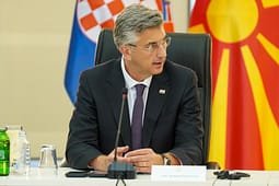 Plenkoviq: Qeveria po përmbush kriteret, procesi i BE-së s’mund të ketë shkurtesa Plenkoviq: Qeveria po përmbush kriteret, procesi i BE-së s’mund të ketë shkurtesa