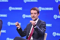 Pas SHBA-së edhe Shqipëria refuzon kërkesën e Rusisë për largimin e diplomatëve nga Kievi Pas SHBA-së edhe Shqipëria refuzon kërkesën e Rusisë për largimin e diplomatëve nga Kievi