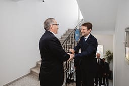 Hamza pas takimit me Hoxhën: Kosovës i duhen institucione stabile dhe funksionale Hamza pas takimit me Hoxhën: Kosovës i duhen institucione stabile dhe funksionale