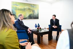 Kurti takon zyrtarin e NATO’s – Flasin për xhandarmerinë, kryeministri ia ‘‘shpjegoi konceptin’’ Kurti takon zyrtarin e NATO’s – Flasin për xhandarmerinë, kryeministri ia ‘‘shpjegoi konceptin’’