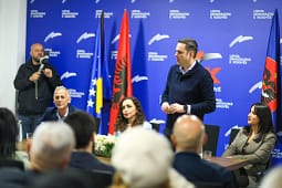 Abdixhiku e Osmani takojnë strukturat në Fushë Kosovë: Fitoret s’ndërtohen në ditën e zgjedhjeve por në punën e përditshme Abdixhiku e Osmani takojnë strukturat në Fushë Kosovë: Fitoret s’ndërtohen në ditën e zgjedhjeve por në punën e përditshme