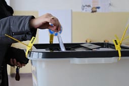 Më pak se dy orë afat, partitë kryesore ende s’i kanë publikuar listat me kandidatë për deputetë Më pak se dy orë afat, partitë kryesore ende s’i kanë publikuar listat me kandidatë për deputetë
