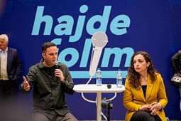 Abdixhiku e Osmani takojnë qytetarët e Vitisë: Sa shumë interesim e debat, politika ka kuptim vetëm kur dëgjon Abdixhiku e Osmani takojnë qytetarët e Vitisë: Sa shumë interesim e debat, politika ka kuptim vetëm kur dëgjon
