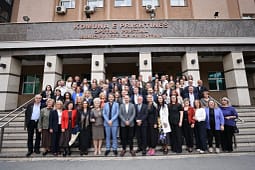 Rama ndan mirënjohje për mjekët dhe profesionistët e kujdesit parësor shëndetësor Rama ndan mirënjohje për mjekët dhe profesionistët e kujdesit parësor shëndetësor