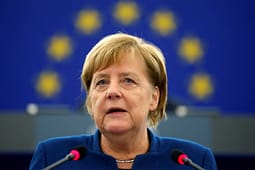 Angela Merkel merr çmimin më të lartë të BE Angela Merkel merr çmimin më të lartë të BE
