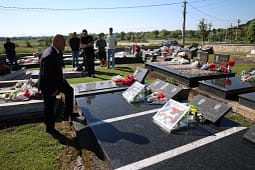 Haradinaj përkujton masakrën e Lybeniqit: Sakrifica e martirëve obligim për drejtësi Haradinaj përkujton masakrën e Lybeniqit: Sakrifica e martirëve obligim për drejtësi