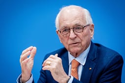 Wolfgang Ischinger: Të flasësh me Rusinë është e vështirë, por paqja në Ukrainë nuk arrihet pa negociata Wolfgang Ischinger: Të flasësh me Rusinë është e vështirë, por paqja në Ukrainë nuk arrihet pa negociata