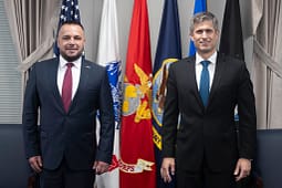 Maqedonci takon ndihmëssekretarin amerikan të Luftës, Zimmerman – diskutohet thellimi i bashkëpunimit Kosovë-SHBA në fushën e mbrojtjes Maqedonci takon ndihmëssekretarin amerikan të Luftës, Zimmerman – diskutohet thellimi i bashkëpunimit Kosovë-SHBA në fushën e mbrojtjes