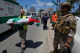 Nëntë të vrarë në jug të Libanit ndërsa Izraeli paralajmëron ofensivë në shkallë të gjerë Nëntë të vrarë në jug të Libanit ndërsa Izraeli paralajmëron ofensivë në shkallë të gjerë