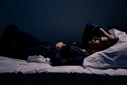 Mungesa e ujit gjatë ditës shkakton pagjumësinë Mungesa e ujit gjatë ditës shkakton pagjumësinë