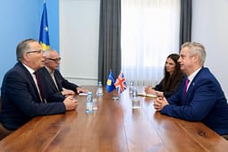 Hamza dhe ambasadori britanik diskutojnë për zgjedhjet e 7 qershorit Hamza dhe ambasadori britanik diskutojnë për zgjedhjet e 7 qershorit