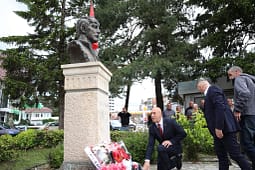 Haradinaj përkujton Mentor Tolajn në 35-vjetorin e rënies Haradinaj përkujton Mentor Tolajn në 35-vjetorin e rënies