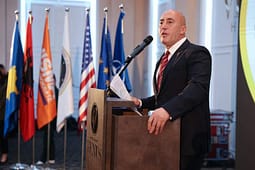 Haradinaj mbështet protestën e studentëve në Shkup: Shqipja nuk është opsionale, por autoktone Haradinaj mbështet protestën e studentëve në Shkup: Shqipja nuk është opsionale, por autoktone