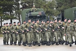 Bloomberg: Kosova po ndërton ushtrinë, paralelisht me përpjekjet për njohje Bloomberg: Kosova po ndërton ushtrinë, paralelisht me përpjekjet për njohje