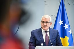 Sveçla: Presionet dhe kërcënimet ndaj votuesve në Graçanicë të orkestruara nga Serbia Sveçla: Presionet dhe kërcënimet ndaj votuesve në Graçanicë të orkestruara nga Serbia