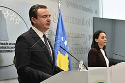 Emergjente situata me mbeturinat, Qeveria ndan një milion euro për largimin e 500 deponive ilegale Emergjente situata me mbeturinat, Qeveria ndan një milion euro për largimin e 500 deponive ilegale