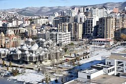 Prostitucion në qendër të Prishtinës: I sollën nga Amerika Latine, i çuan burra në banesë për marrëdhënie intime e më pas i rrahën Prostitucion në qendër të Prishtinës: I sollën nga Amerika Latine, i çuan burra në banesë për marrëdhënie intime e më pas i rrahën