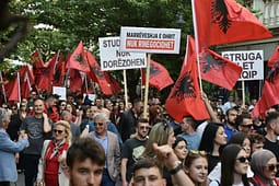 Të rinjtë në Tiranë krah studentëve shqiptarë në Shkup, marshim drejt Ambasadës së Maqedonisë më 26 maj Të rinjtë në Tiranë krah studentëve shqiptarë në Shkup, marshim drejt Ambasadës së Maqedonisë më 26 maj