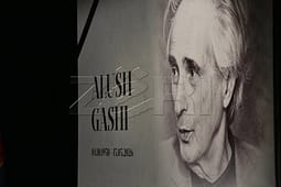 Bashkëshortja e Alush Gashit: Kemi pasur shumë sfida, por ai nuk është kursyer Bashkëshortja e Alush Gashit: Kemi pasur shumë sfida, por ai nuk është kursyer
