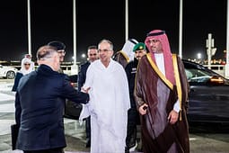 Presidenti Begaj në Haxh, pritje madhështore për të Presidenti Begaj në Haxh, pritje madhështore për të