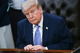 SHBA dhe Irani rifillojnë sulmet, Trump kërkon ndryshime në marrëveshjen e propozuar për t’i dhënë fund luftës SHBA dhe Irani rifillojnë sulmet, Trump kërkon ndryshime në marrëveshjen e propozuar për t’i dhënë fund luftës