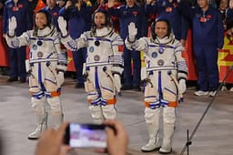 Tre astronautët kinez rikthehen në Tokë pas 7 muajve Tre astronautët kinez rikthehen në Tokë pas 7 muajve