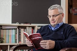 Kush do t’i mbijetojë protestës në Tiranë: Edi apo pelikanët? Kush do t’i mbijetojë protestës në Tiranë: Edi apo pelikanët?