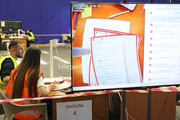 Numërohen 215 nga 223 kuti votimi me fletëvotime nga votimi me postë, fillon numërimi i votave me kusht Numërohen 215 nga 223 kuti votimi me fletëvotime nga votimi me postë, fillon numërimi i votave me kusht