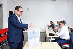 Kushtrim Ahmeti zgjidhet rektor i Universitetit të Tetovës Kushtrim Ahmeti zgjidhet rektor i Universitetit të Tetovës