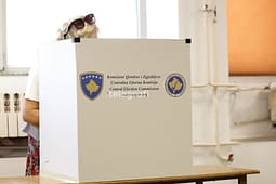Mbi 140 mijë votues më pak se më 28 dhjetor, bie pjesëmarrja në zgjedhje deri në orën 15:00 Mbi 140 mijë votues më pak se më 28 dhjetor, bie pjesëmarrja në zgjedhje deri në orën 15:00