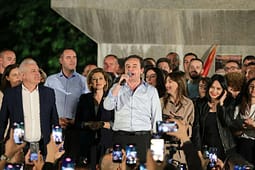 Reuters: Zgjedhjet në Kosovë nuk sjellin shumicë, Kurti kërkon bashkëpunim politik Reuters: Zgjedhjet në Kosovë nuk sjellin shumicë, Kurti kërkon bashkëpunim politik