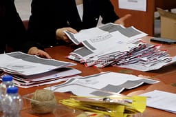 Mbi 7 mijë pako me fletëvotime nga diaspora janë aprovuar, 142 janë refuzuar Mbi 7 mijë pako me fletëvotime nga diaspora janë aprovuar, 142 janë refuzuar