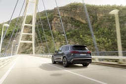 Gjenerata e tretë e SUV-it të suksesshëm: Audi Q7 i ri bashkon shkathtësinë dhe performancën Gjenerata e tretë e SUV-it të suksesshëm: Audi Q7 i ri bashkon shkathtësinë dhe performancën