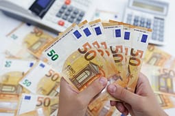Dyshime për falsifikim të parave, dërgohen për ekspertizë 386 euro Dyshime për falsifikim të parave, dërgohen për ekspertizë 386 euro