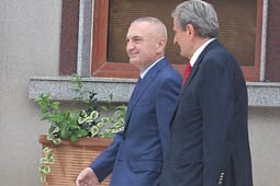 “Ishte komplot mafioz”, Meta reagon pas lajmit për heqjen e non gratës ndaj Berishës “Ishte komplot mafioz”, Meta reagon pas lajmit për heqjen e non gratës ndaj Berishës