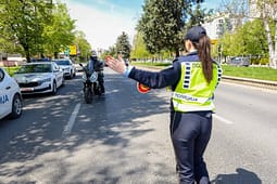 Policia me aksione të përforcuara, mbi 1500 shkelje nga drejtuesit e motoçikletave, mopedëve dhe trotinetëve elektrikë Policia me aksione të përforcuara, mbi 1500 shkelje nga drejtuesit e motoçikletave, mopedëve dhe trotinetëve elektrikë