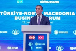 Mickoski: Kompanitë turke, duke investuar në Maqedoni, fitojnë mundësinë të bëhen pjesë e zinxhirëve evropianë të furnizimit Mickoski: Kompanitë turke, duke investuar në Maqedoni, fitojnë mundësinë të bëhen pjesë e zinxhirëve evropianë të furnizimit