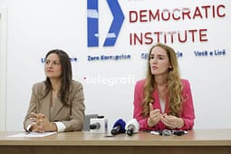 DnV alarmon për përdorimin e fëmijëve në fushatë, dy ankesa në PZAP DnV alarmon për përdorimin e fëmijëve në fushatë, dy ankesa në PZAP
