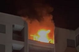 Përfshihet nga flakët apartamenti në lagjen Pavarësia në Vlorë Përfshihet nga flakët apartamenti në lagjen Pavarësia në Vlorë