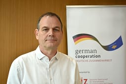 Drejtori i GIZ-it, David Oberhuber: Kosova ka institucione efektive dhe njerëz të aftë, por përballet me dy sfida strukturore Drejtori i GIZ-it, David Oberhuber: Kosova ka institucione efektive dhe njerëz të aftë, por përballet me dy sfida strukturore