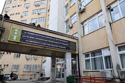 Helmohet me barna një 5-vjeçar nga Gostivari, dërgohet në Klinikën e Fëmijëve në Shkup Helmohet me barna një 5-vjeçar nga Gostivari, dërgohet në Klinikën e Fëmijëve në Shkup